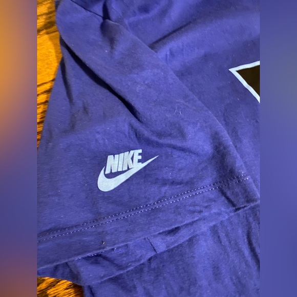 Nike shirt - Picture 2 of 4
